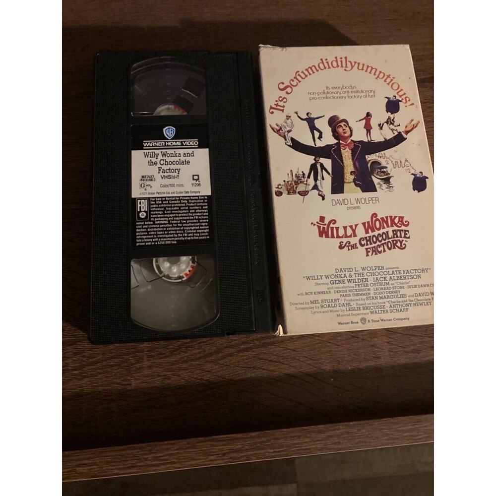 Warner Brothers Willy Wonka and the Chocolate Factory (VHS, 1971) Classic - Picture 4 of 4